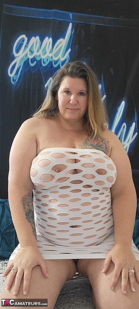 A fat amateur with a natural pussy - 2 A fat amateur with a natural pussy - 2