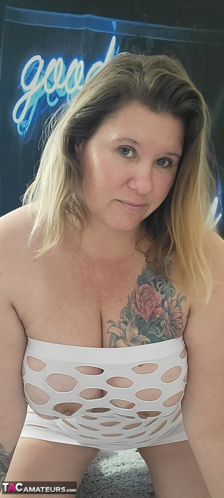 A fat amateur with a natural pussy - 3 A fat amateur with a natural pussy - 3