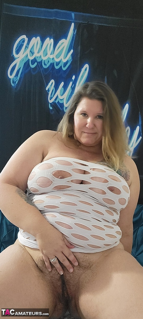 A fat amateur with a natural pussy - 9 A fat amateur with a natural pussy - 9